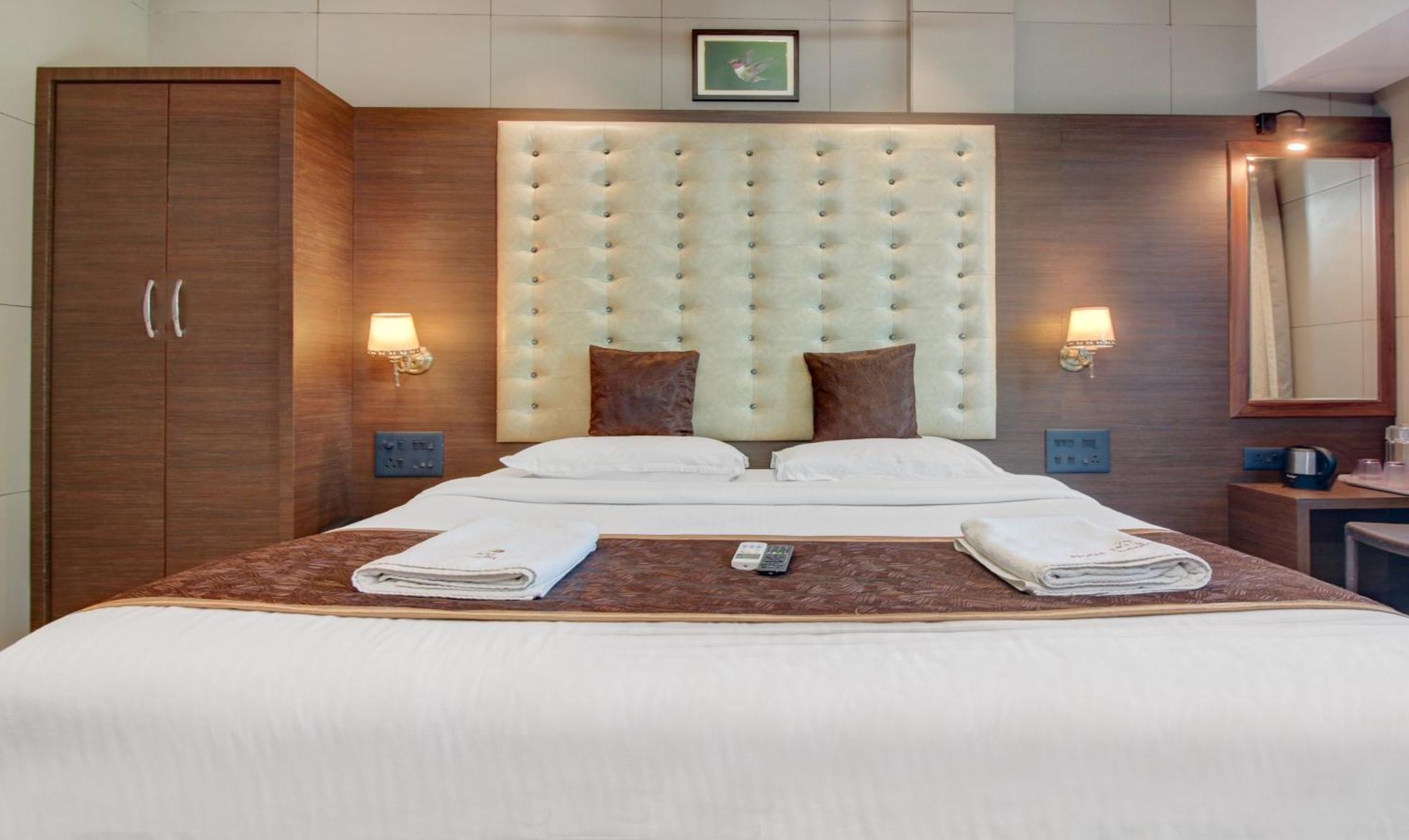 Hotel Leela Kalyān エクステリア 写真