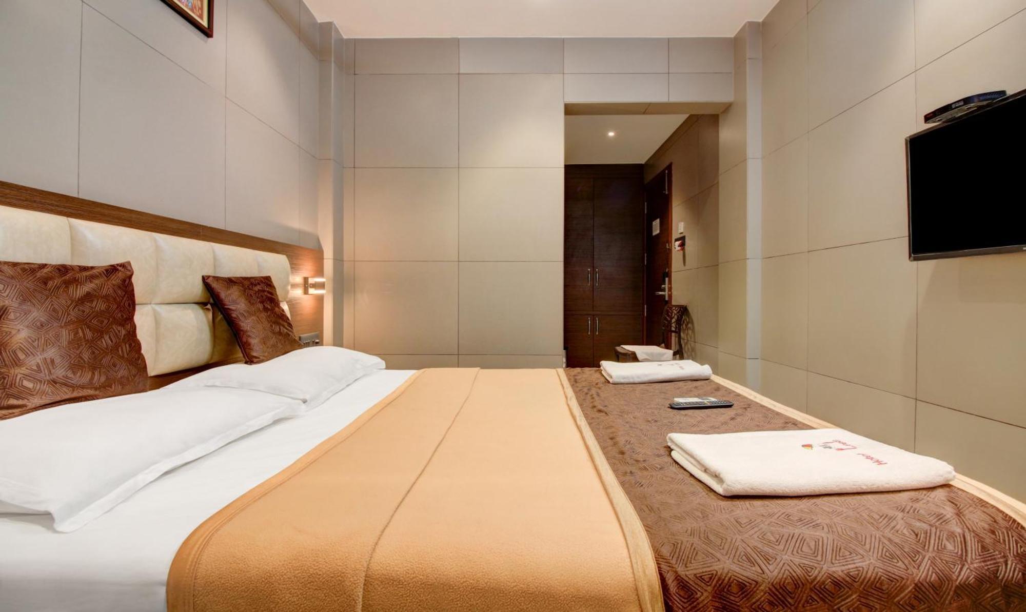 Hotel Leela Kalyān エクステリア 写真